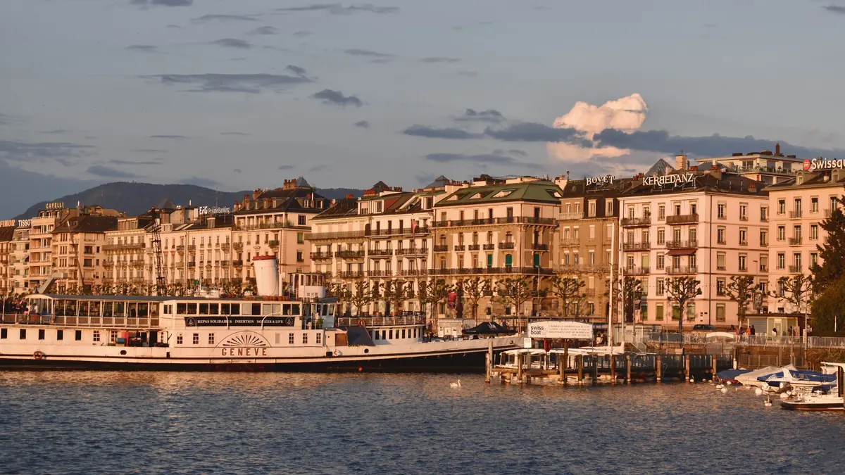 Rade de Genève au crépuscule, l'iptv adulte Belgique vaut aussi pour la Suisse romande